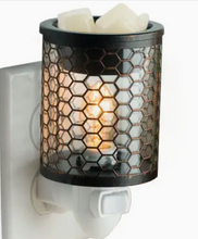 Load image into Gallery viewer, Chicken Wire Plug-In Melter - Milkhouse Candle Company
